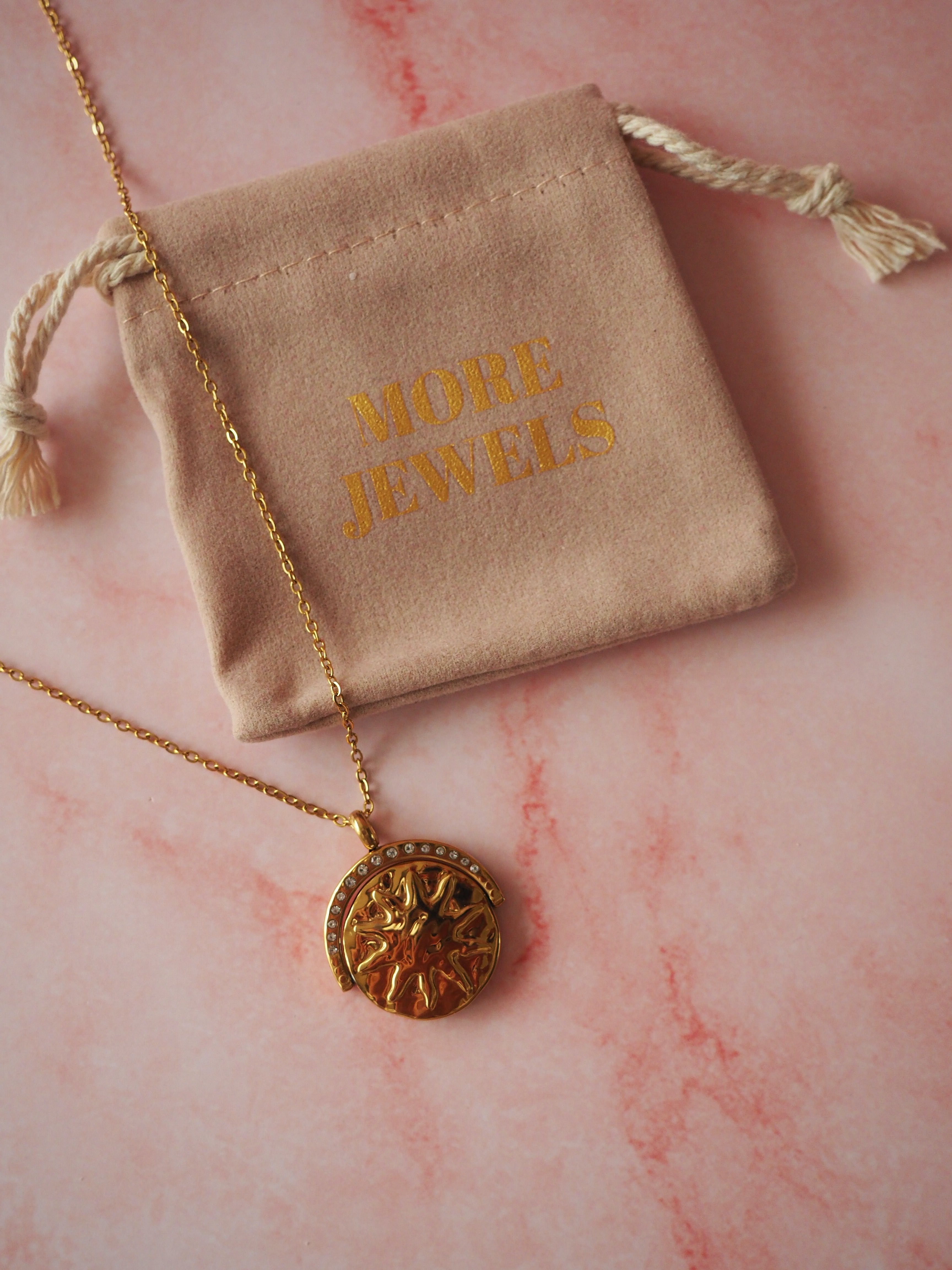 ELARA Ketting 18K Verguld – Draaibare Zon & Maan Hanger