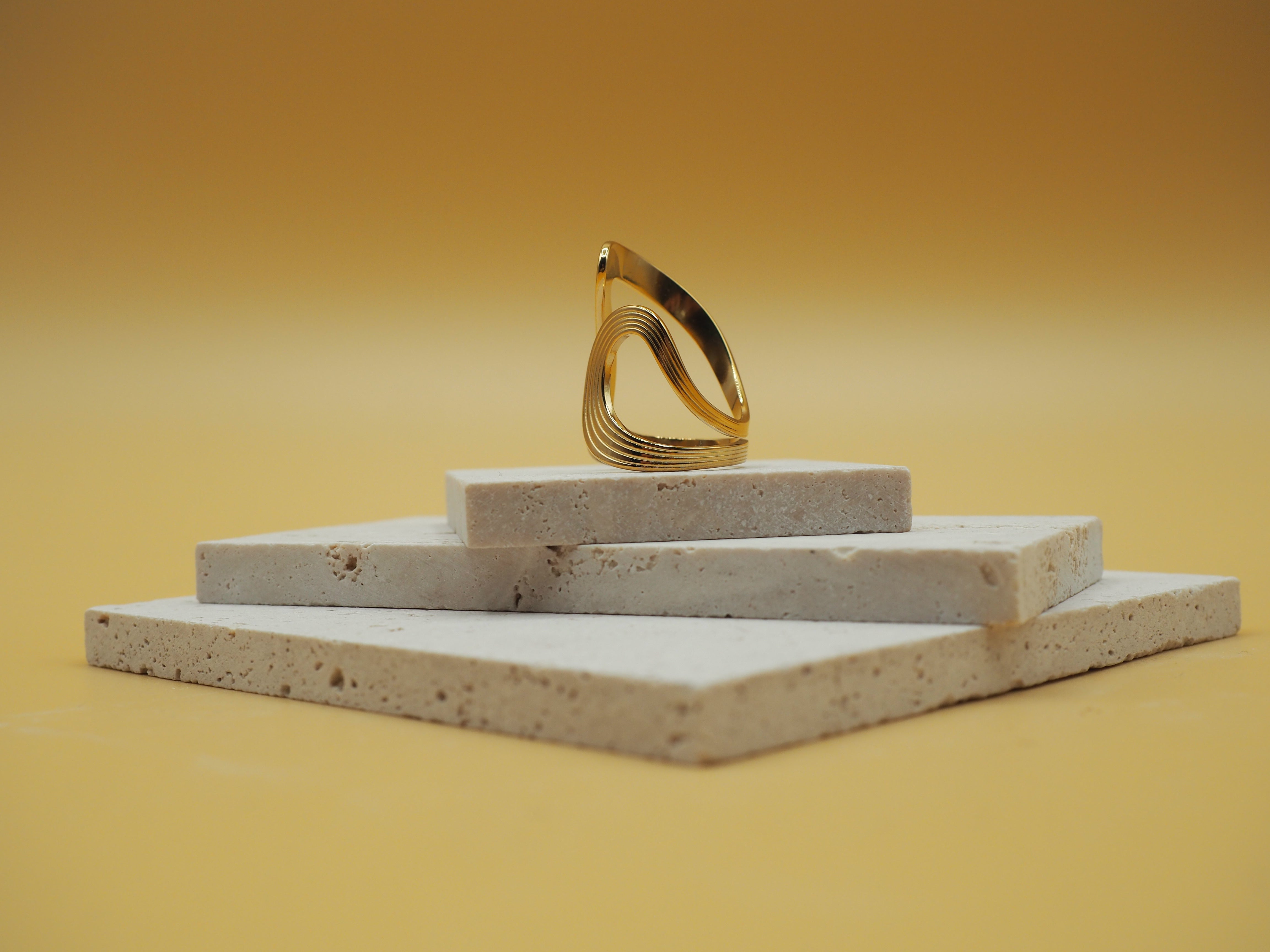 NOVA – 18K vergulde statement ring | Elegante vorm met een krachtige uitstraling