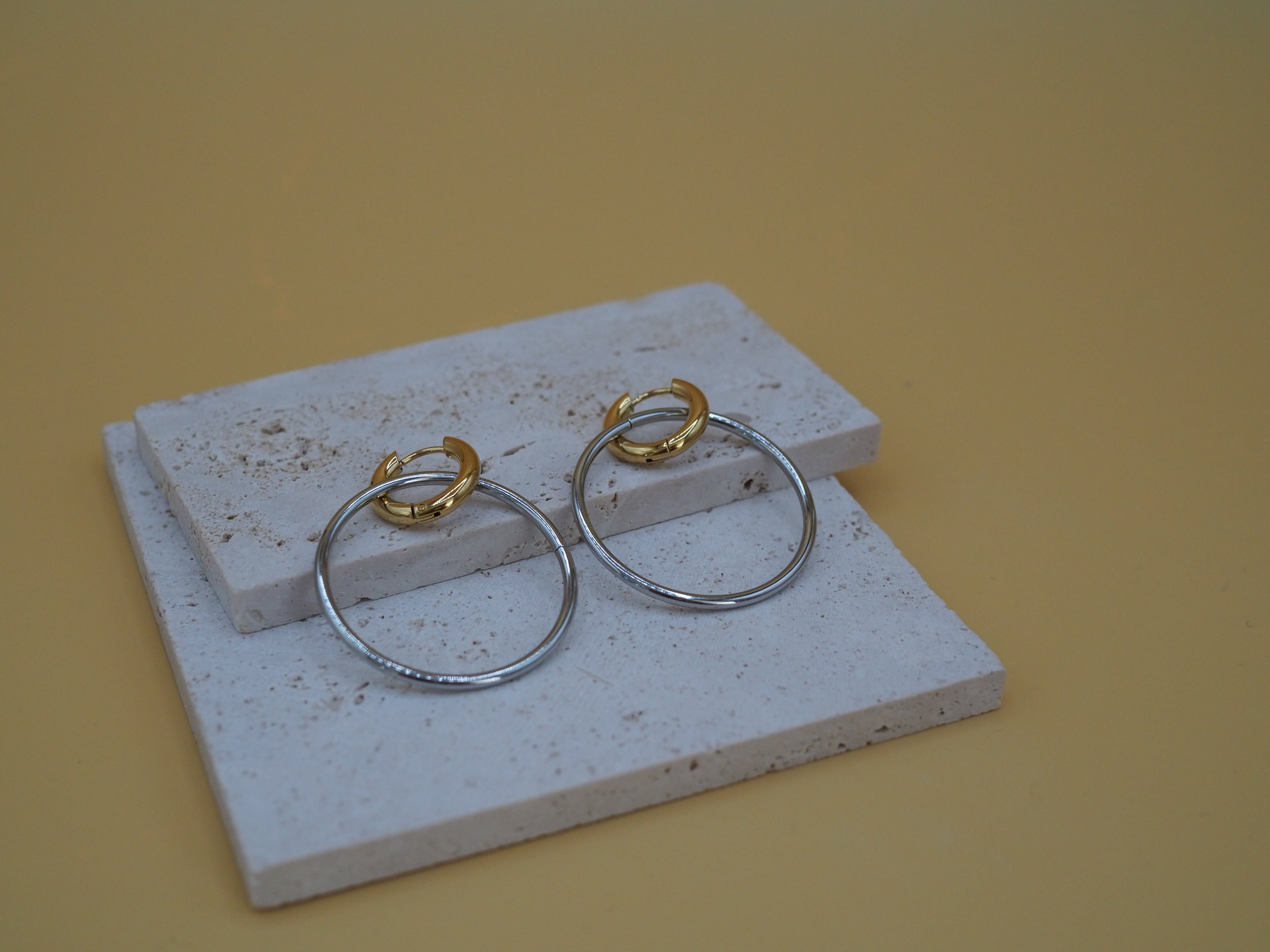 TARA – Statement oorbellen in zilver en goud | Mix & match stijl voor de moderne vrouw