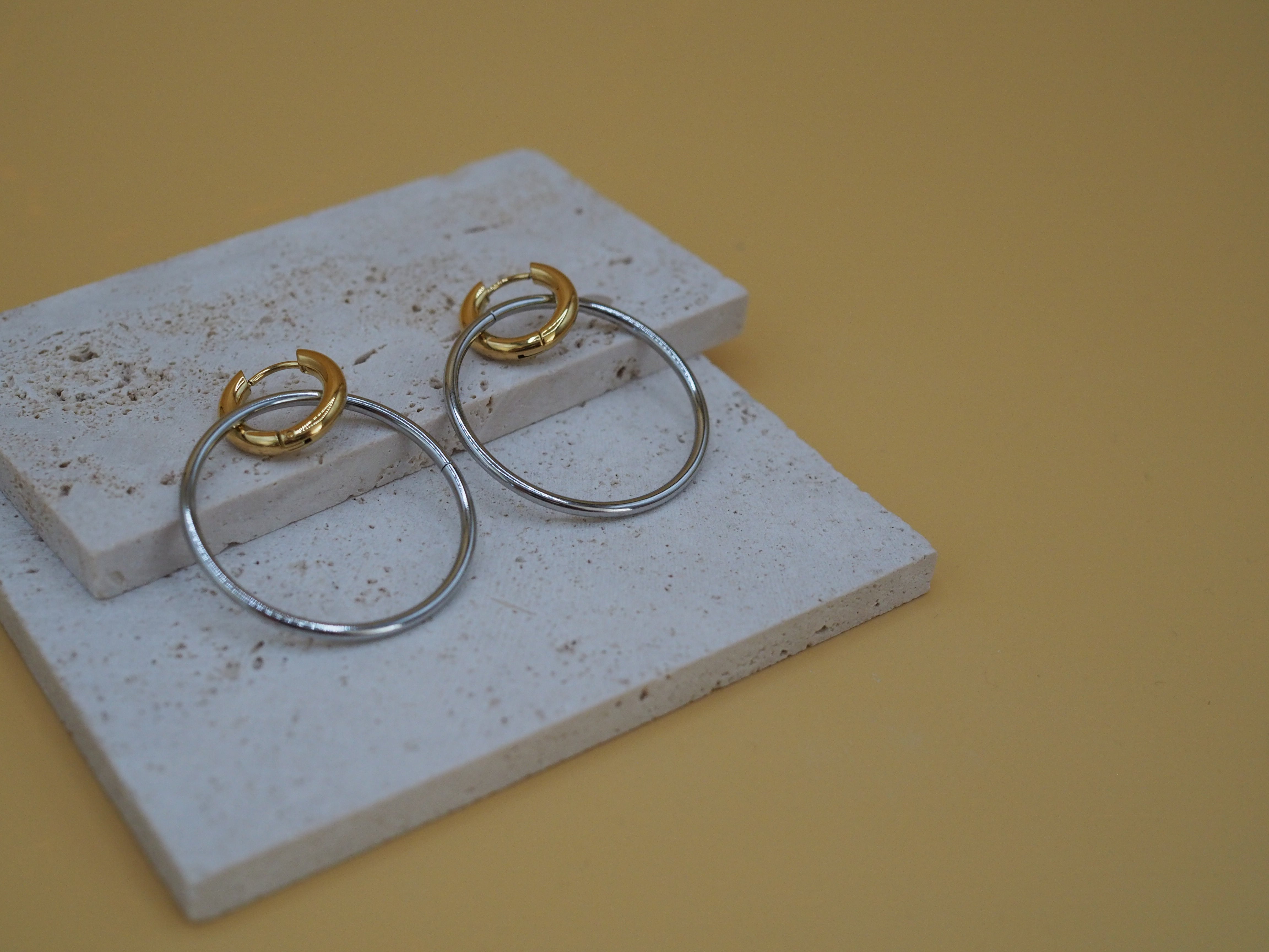 TARA – Statement oorbellen in zilver en goud | Mix & match stijl voor de moderne vrouw