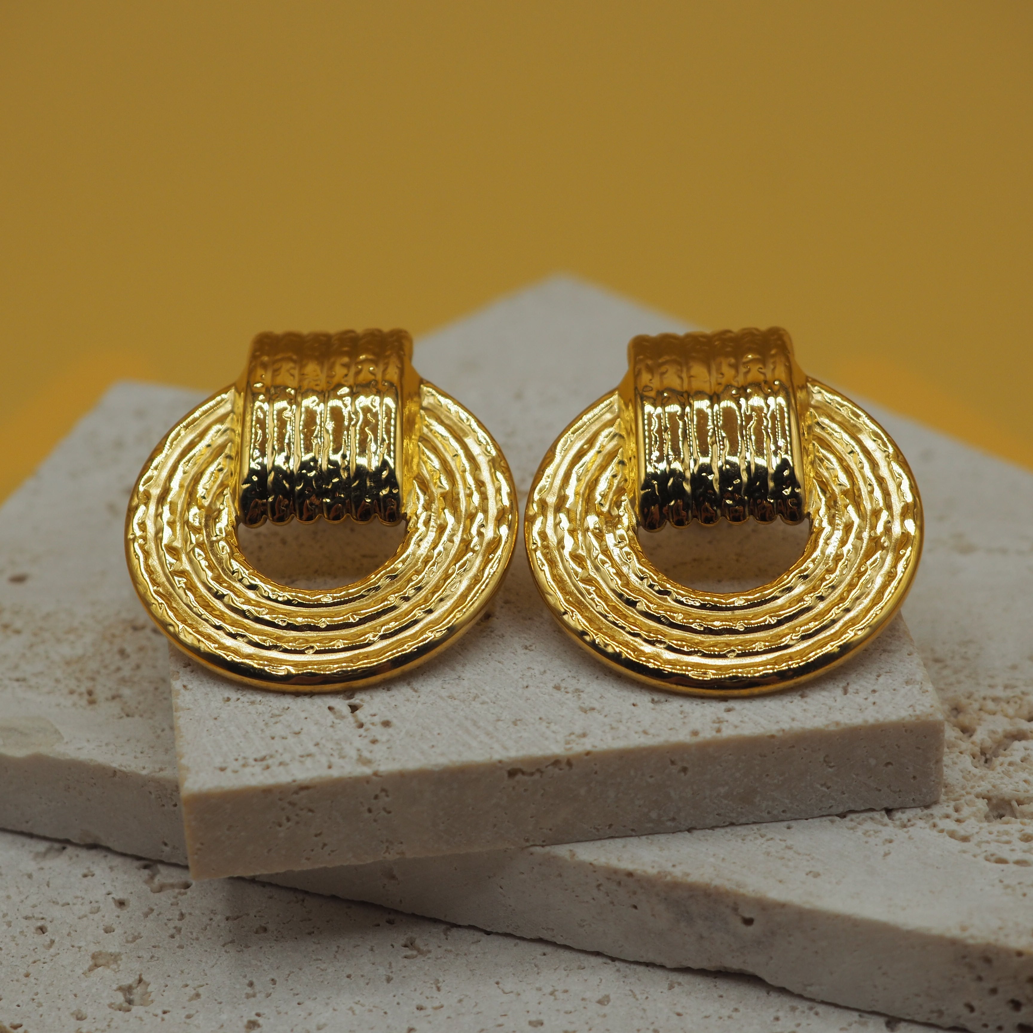 Gouden oorknoppen dames 18K PVD verguld – ALINA More Jewels