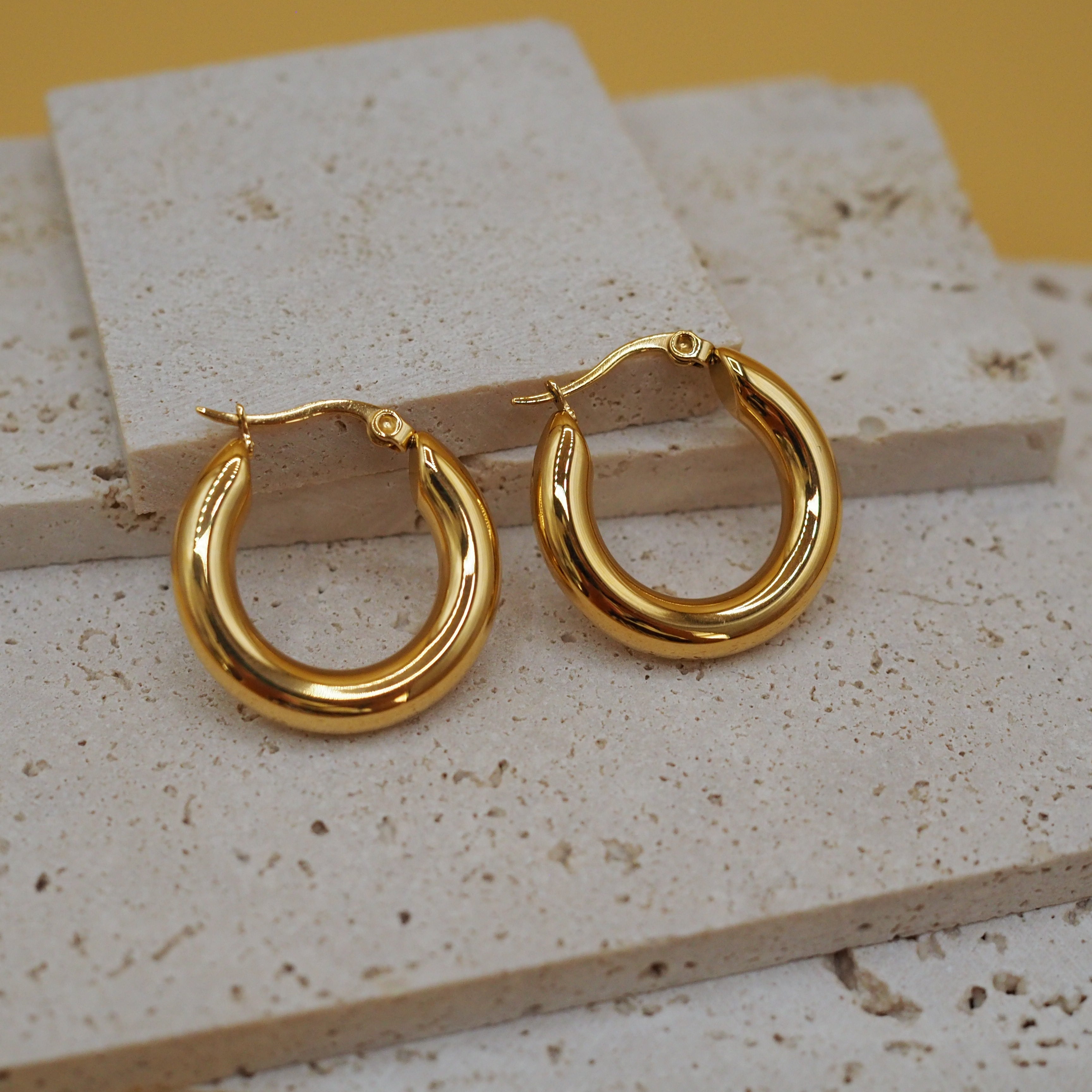 Tijdloze gouden hoops 2,6 cm – ANOUK More Jewels