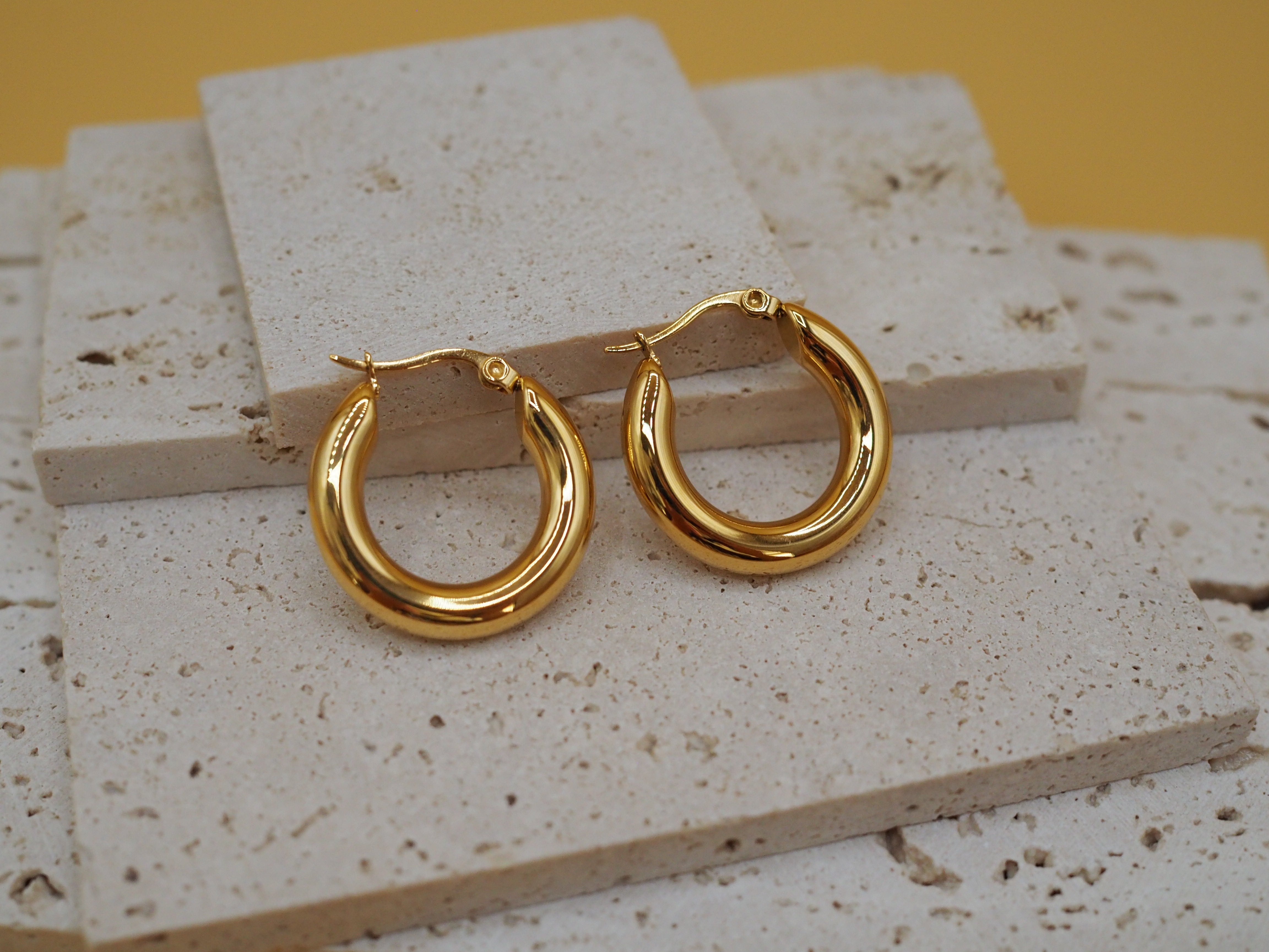 Tijdloze gouden hoops 2,6 cm – ANOUK More Jewels