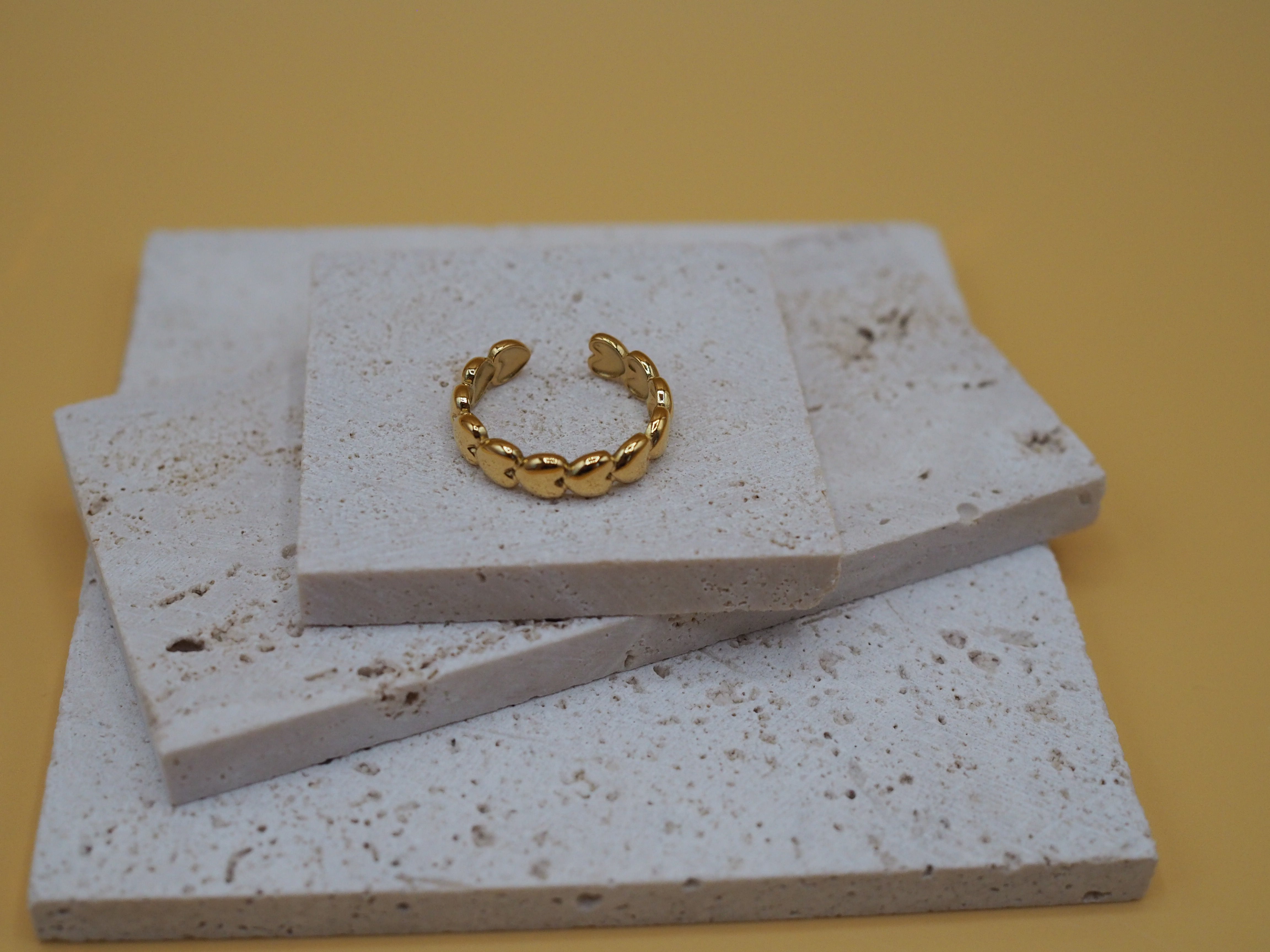 Romantische gouden ring met hartjes design – BELLA waterproof