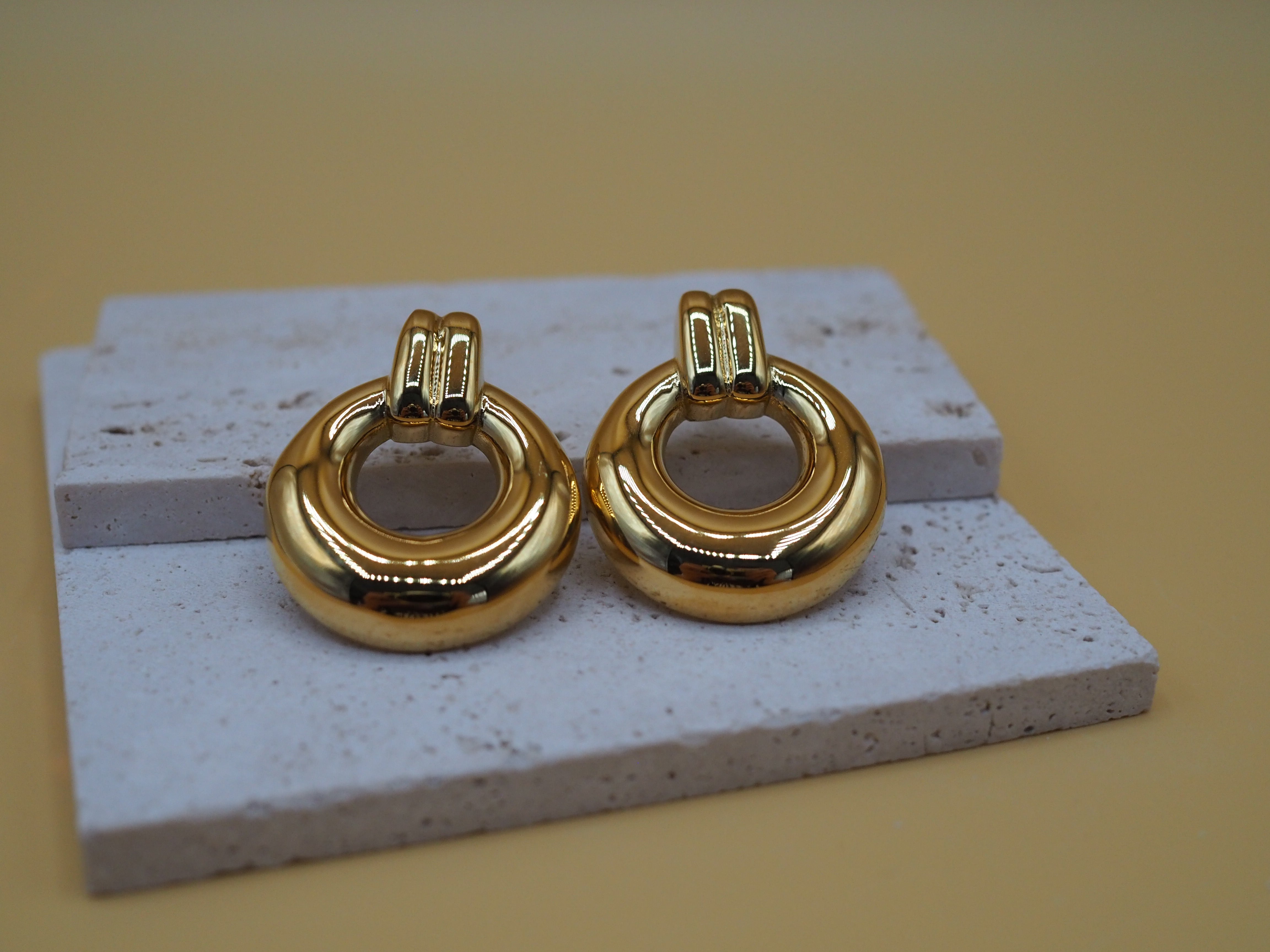 Glanzende gouden hoops dames 18K PVD verguld – BLAIR More Jewels