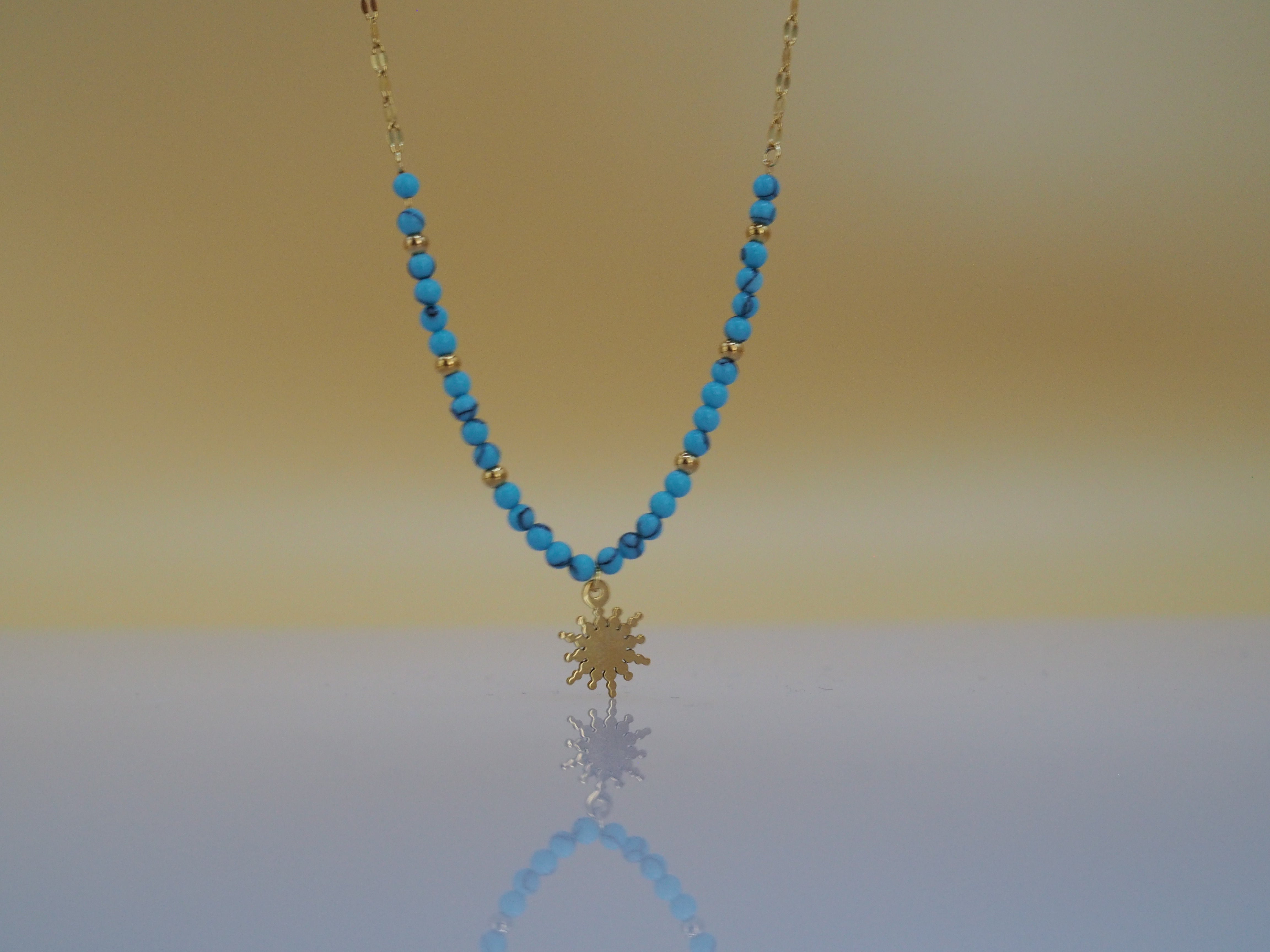 Elegante ketting met blauwe kralen en gouden accenten – ISLA
